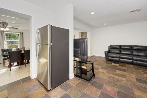 Casa en alquiler en Fort Lauderdale, Florida, 3 dormitorios, 116.31 m2 № 1856868 - foto 11