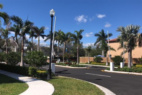 Снять в аренду виллу или дом в Хомстед, Флорида 3 спальни, 151.62м2, № 2044991 - фото 8