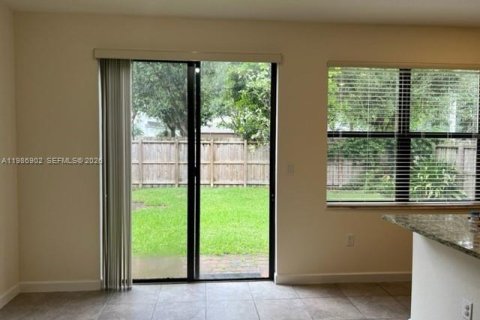 Снять в аренду виллу или дом в Хомстед, Флорида 3 спальни, 151.62м2, № 2044991 - фото 4