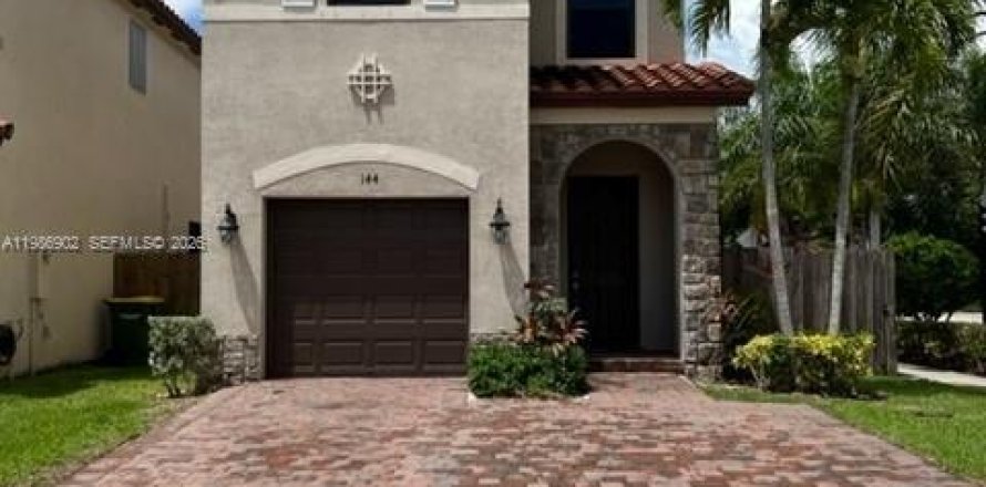 Дом в Хомстед, Флорида 3 спальни, 151.62м2 № 2044991