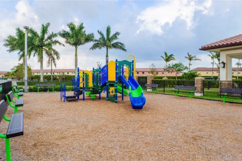 Снять в аренду виллу или дом в Хомстед, Флорида 3 спальни, 151.62м2, № 2044991 - фото 16