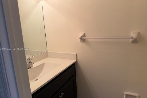 Снять в аренду виллу или дом в Хомстед, Флорида 3 спальни, 151.62м2, № 2044991 - фото 23