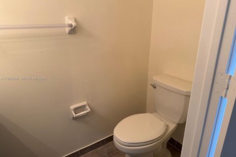 Снять в аренду виллу или дом в Хомстед, Флорида 3 спальни, 151.62м2, № 2044991 - фото 24