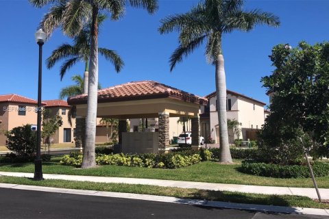 Снять в аренду виллу или дом в Хомстед, Флорида 3 спальни, 151.62м2, № 2044991 - фото 9