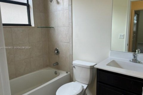 Снять в аренду виллу или дом в Хомстед, Флорида 3 спальни, 151.62м2, № 2044991 - фото 5