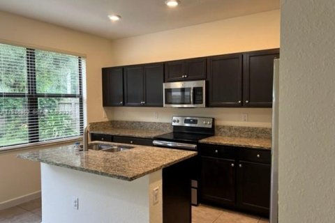 Снять в аренду виллу или дом в Хомстед, Флорида 3 спальни, 151.62м2, № 2044991 - фото 2