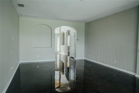 House in Tampa, Florida 5 bedrooms, 338.35 sq.m. № 1885556 - photo 5