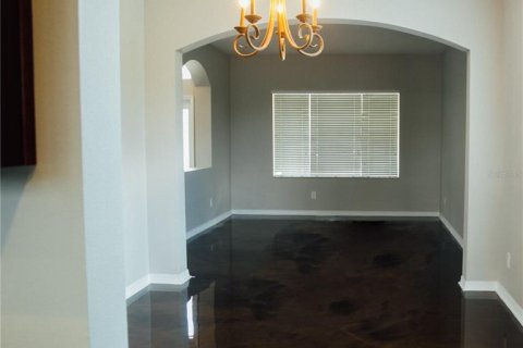 House in Tampa, Florida 5 bedrooms, 338.35 sq.m. № 1885556 - photo 6
