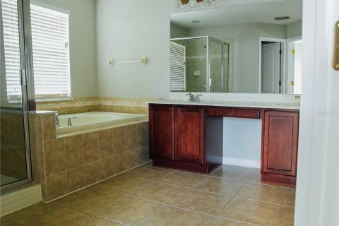 House in Tampa, Florida 5 bedrooms, 338.35 sq.m. № 1885556 - photo 24