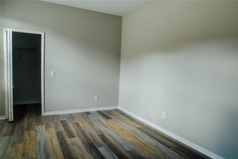 House in Tampa, Florida 5 bedrooms, 338.35 sq.m. № 1885556 - photo 11