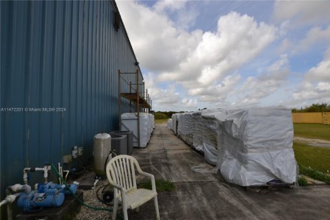 Купить коммерческую недвижимость в Майами, Флорида № 1859581 - фото 25