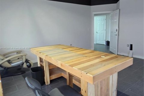 Купить коммерческую недвижимость в Майами, Флорида № 1859581 - фото 18