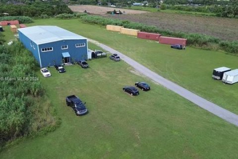 Купить коммерческую недвижимость в Майами, Флорида № 1859581 - фото 2