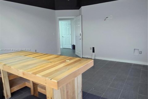 Купить коммерческую недвижимость в Майами, Флорида № 1859581 - фото 19