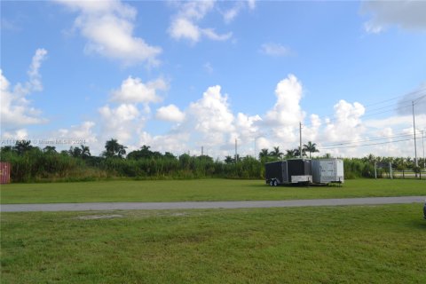 Купить коммерческую недвижимость в Майами, Флорида № 1859581 - фото 28