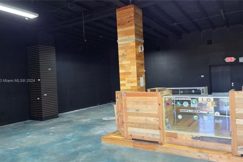 Купить коммерческую недвижимость в Майами, Флорида № 1859581 - фото 4