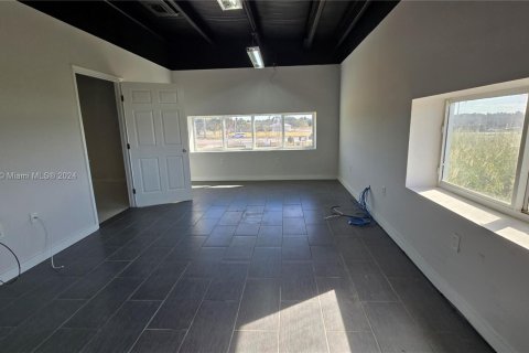 Купить коммерческую недвижимость в Майами, Флорида № 1859581 - фото 15