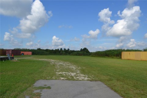 Купить коммерческую недвижимость в Майами, Флорида № 1859581 - фото 30