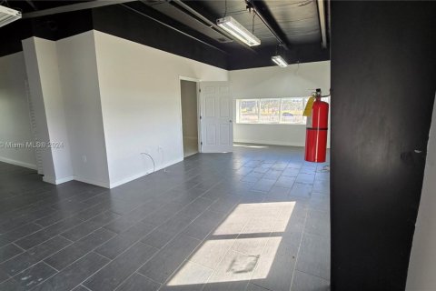 Купить коммерческую недвижимость в Майами, Флорида № 1859581 - фото 14