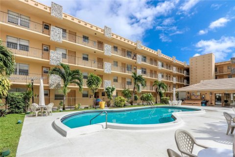Condominio en venta en Hollywood, Florida, 2 dormitorios, 60.39 m2 № 2033499 - foto 29