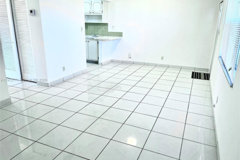 Condominio en venta en Hollywood, Florida, 2 dormitorios, 60.39 m2 № 2033499 - foto 4