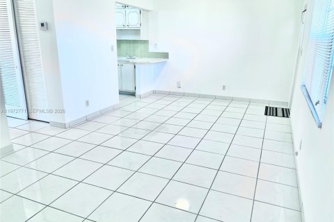 Condominio en venta en Hollywood, Florida, 2 dormitorios, 60.39 m2 № 2033499 - foto 18