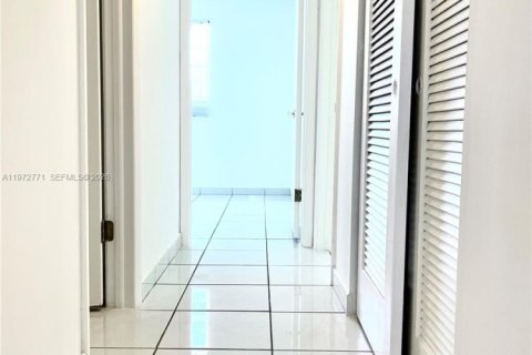 Condominio en venta en Hollywood, Florida, 2 dormitorios, 60.39 m2 № 2033499 - foto 25