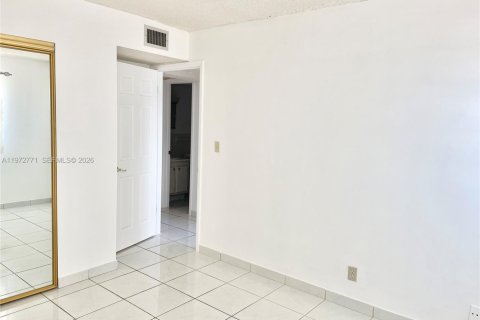 Condominio en venta en Hollywood, Florida, 2 dormitorios, 60.39 m2 № 2033499 - foto 27
