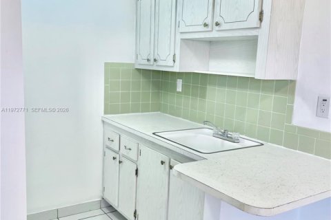 Condominio en venta en Hollywood, Florida, 2 dormitorios, 60.39 m2 № 2033499 - foto 12