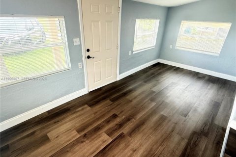 Casa en venta en Clermont, Florida, 2 dormitorios № 2010762 - foto 3