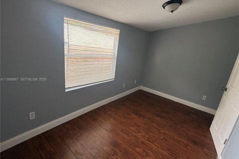 Casa en venta en Clermont, Florida, 2 dormitorios № 2010762 - foto 17