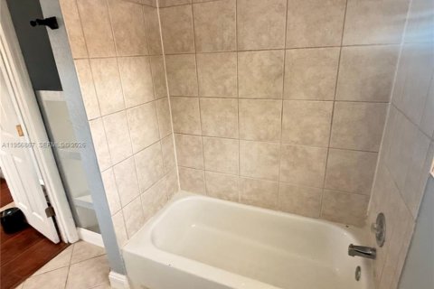 Casa en venta en Clermont, Florida, 2 dormitorios № 2010762 - foto 24