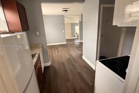 Casa en venta en Clermont, Florida, 2 dormitorios № 2010762 - foto 10