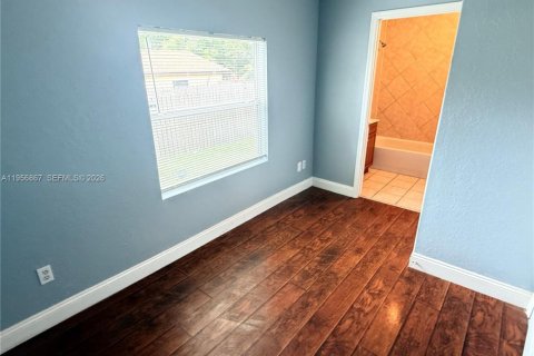 Casa en venta en Clermont, Florida, 2 dormitorios № 2010762 - foto 21