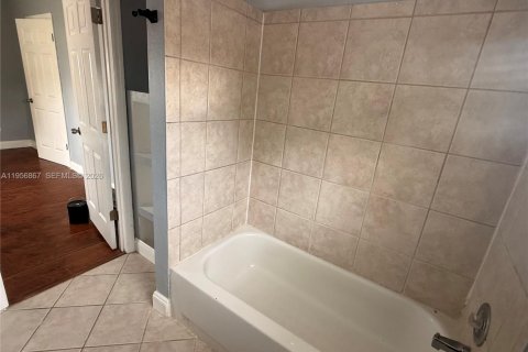 Casa en venta en Clermont, Florida, 2 dormitorios № 2010762 - foto 23