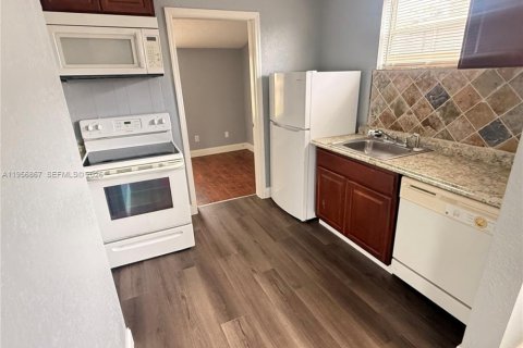 Casa en venta en Clermont, Florida, 2 dormitorios № 2010762 - foto 6