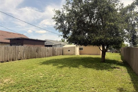 Casa en venta en Clermont, Florida, 2 dormitorios № 2010762 - foto 29