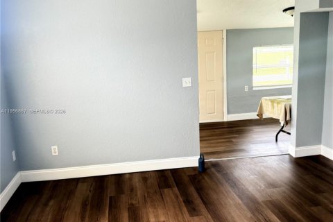 Casa en venta en Clermont, Florida, 2 dormitorios № 2010762 - foto 13