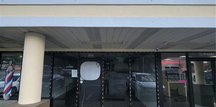 Commercial property in Belleview, Florida № 2114498