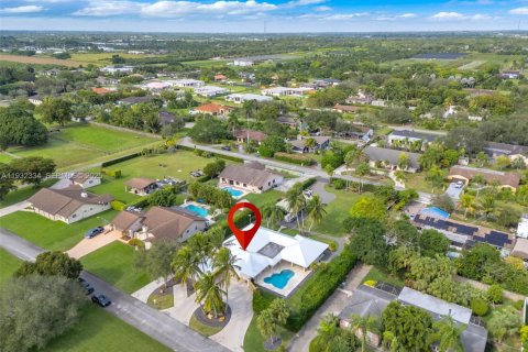 House in Homestead, Florida 4 bedrooms, 255.57 sq.m. № 1990839 - photo 1