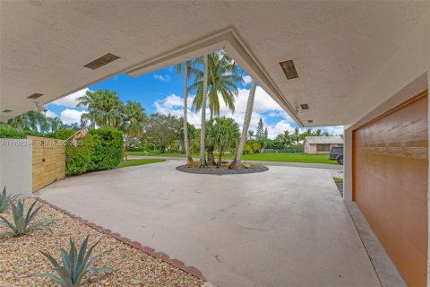 House in Homestead, Florida 4 bedrooms, 255.57 sq.m. № 1990839 - photo 10