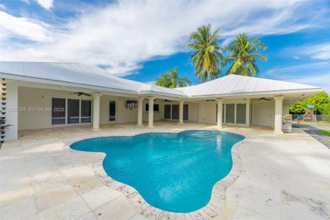 House in Homestead, Florida 4 bedrooms, 255.57 sq.m. № 1990839 - photo 7