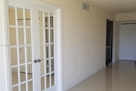 Condo in Aventura, Florida, 2 bedrooms  № 1984528 - photo 10