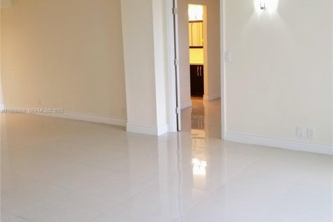 Condo in Aventura, Florida, 2 bedrooms  № 1984528 - photo 17