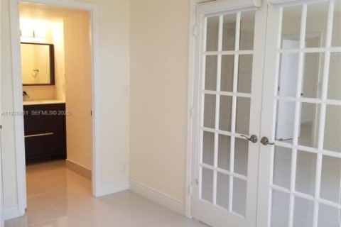 Condo in Aventura, Florida, 2 bedrooms  № 1984528 - photo 12