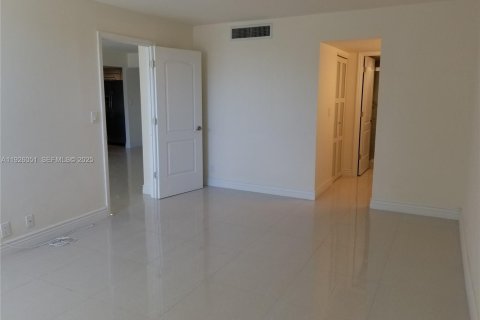 Condo in Aventura, Florida, 2 bedrooms  № 1984528 - photo 19