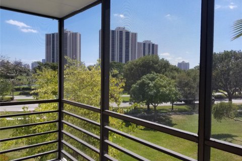 Condo in Aventura, Florida, 2 bedrooms  № 1984528 - photo 6