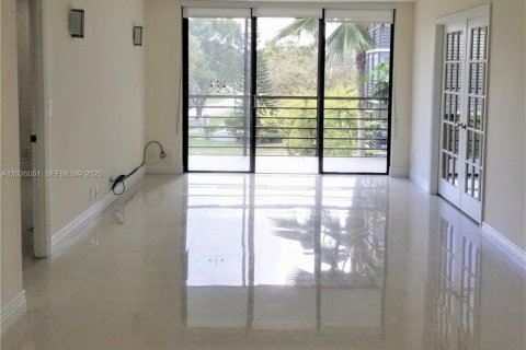 Condo in Aventura, Florida, 2 bedrooms  № 1984528 - photo 3
