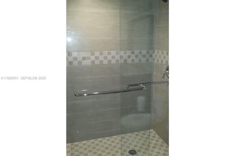 Condo in Aventura, Florida, 2 bedrooms  № 1984528 - photo 16
