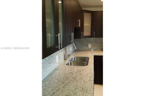 Condo in Aventura, Florida, 2 bedrooms  № 1984528 - photo 9